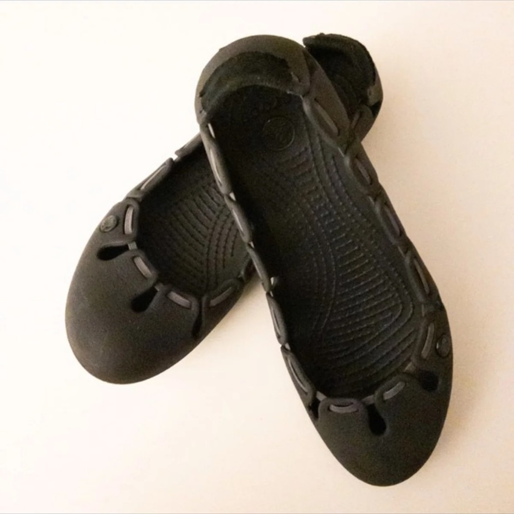 Crocs Springi ballet flats in black size 6